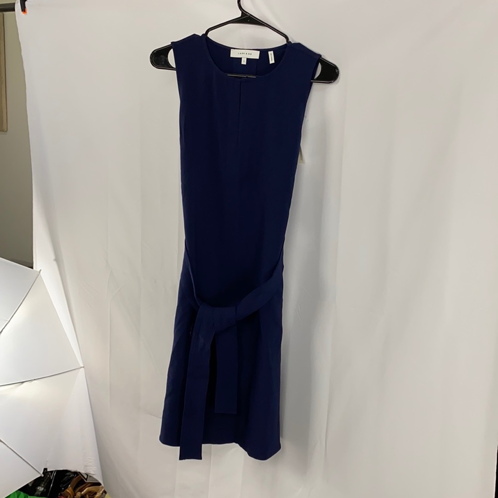 Lark & Ro Women’s Sleeveless split crew neck